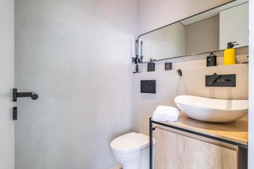 House of Cork and Ivy By WeHost — 4-Star Luxury Hotel in Camara De Lobos, Portugal