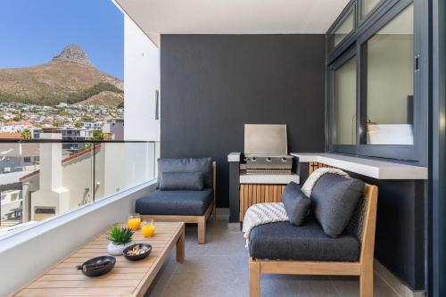 Jade Views Sea Point Studio pvt balcony views — 4-Star Luxury Hotel in Cape Town, South Africa