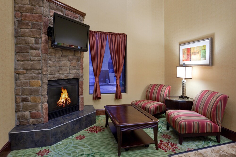 Holiday Inn Express Hotel & Suites Cleveland Streetsboro by IHG - photo 2