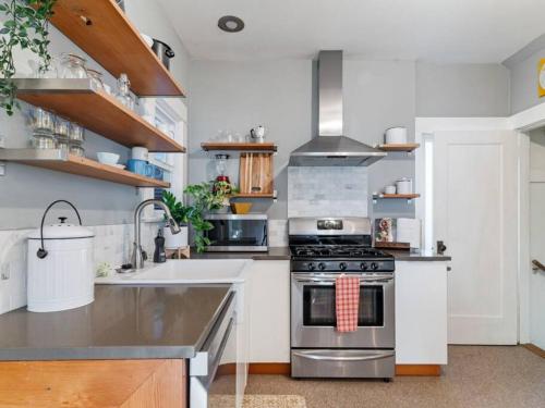 The Hollywood House — 4-Star Luxury Hotel in Portland, United States