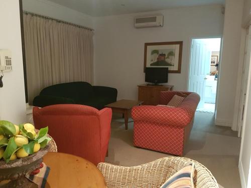 Two sisters Chalets - last minute hotel in Burswood