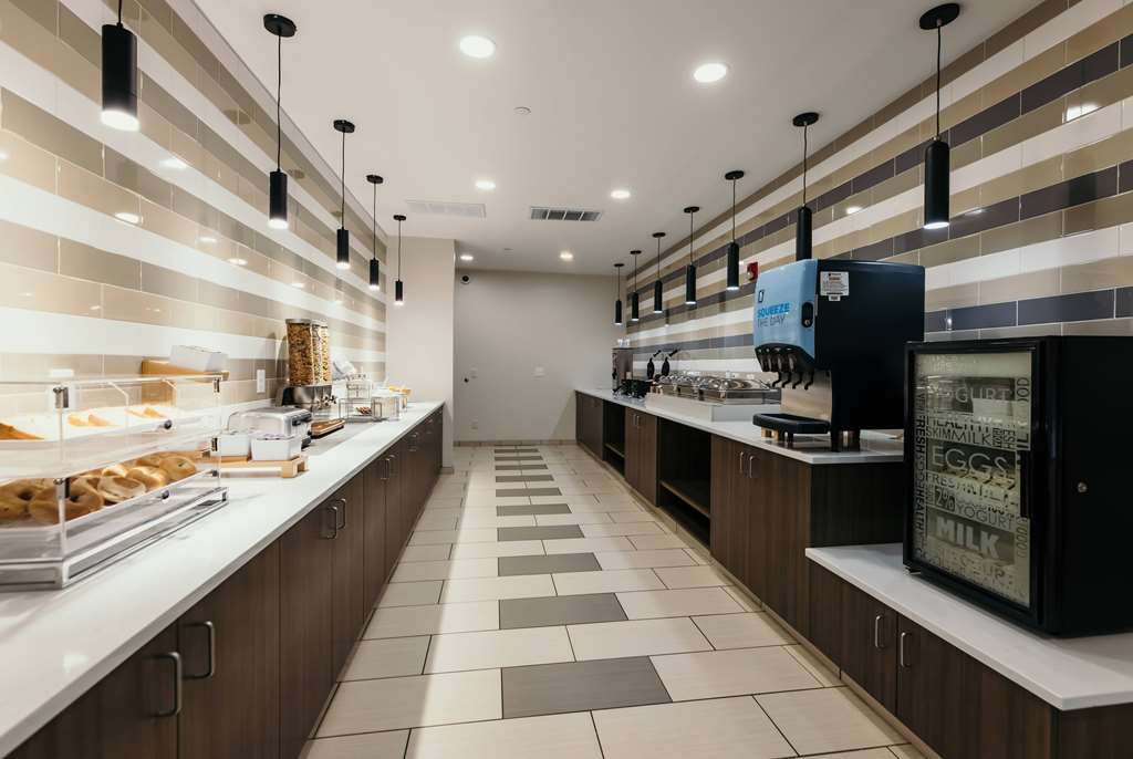 La Quinta Inn & Suites by Wyndham Ankeny IA Des Moines IA - photo 35