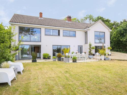Shutts House Garden Apartment — 5-Star Luxury Hotel in Salisbury, United Kingdom