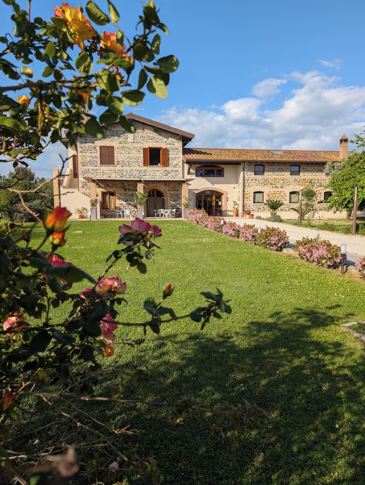 Casale Elisa Country Hotel — hotel in Ladispoli