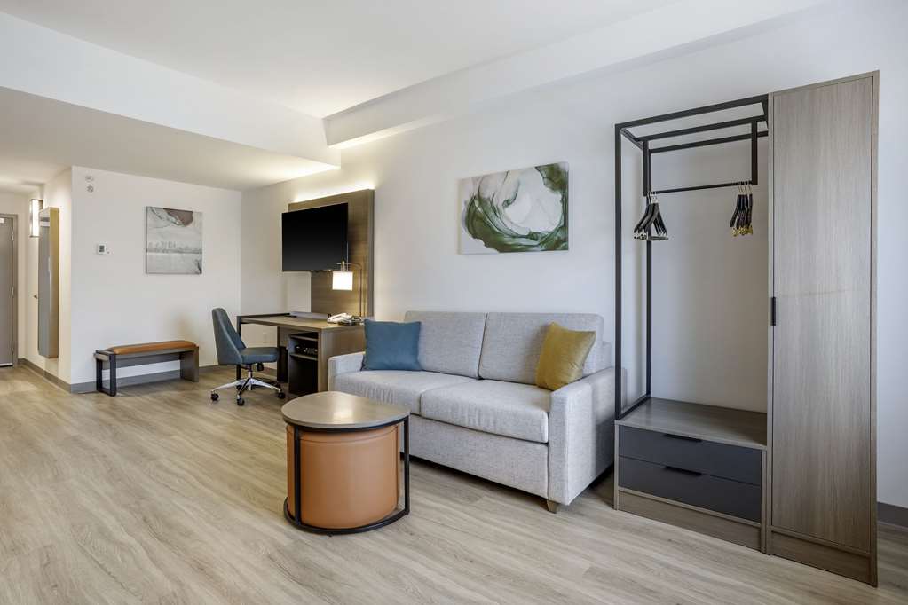 Comfort Inn & Suites Newark Liberty International Airport - photo 41