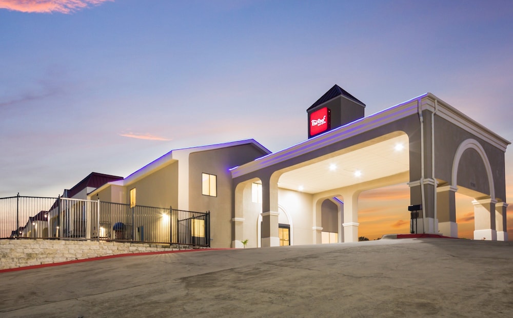 Red Roof Inn & Suites Austin East Manor - photo 20