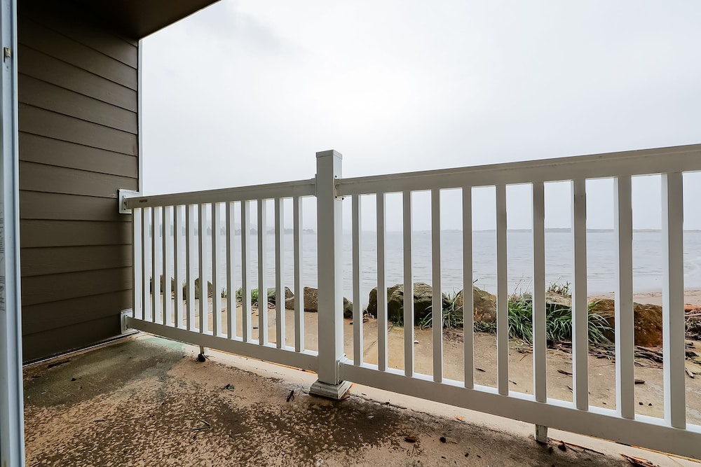 Siletz Bay Beachfront Hotel by OYO Lincoln City - photo 128