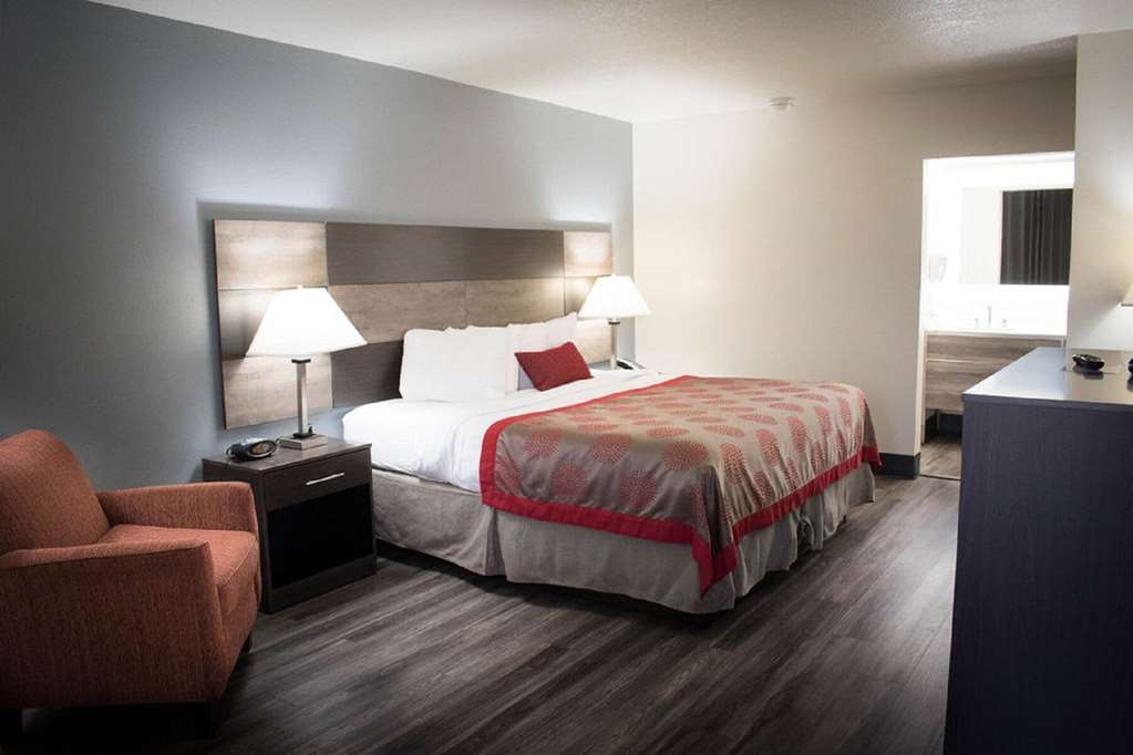 Ramada by Wyndham North Platte & Sandhills Convention Ctr - photo 9
