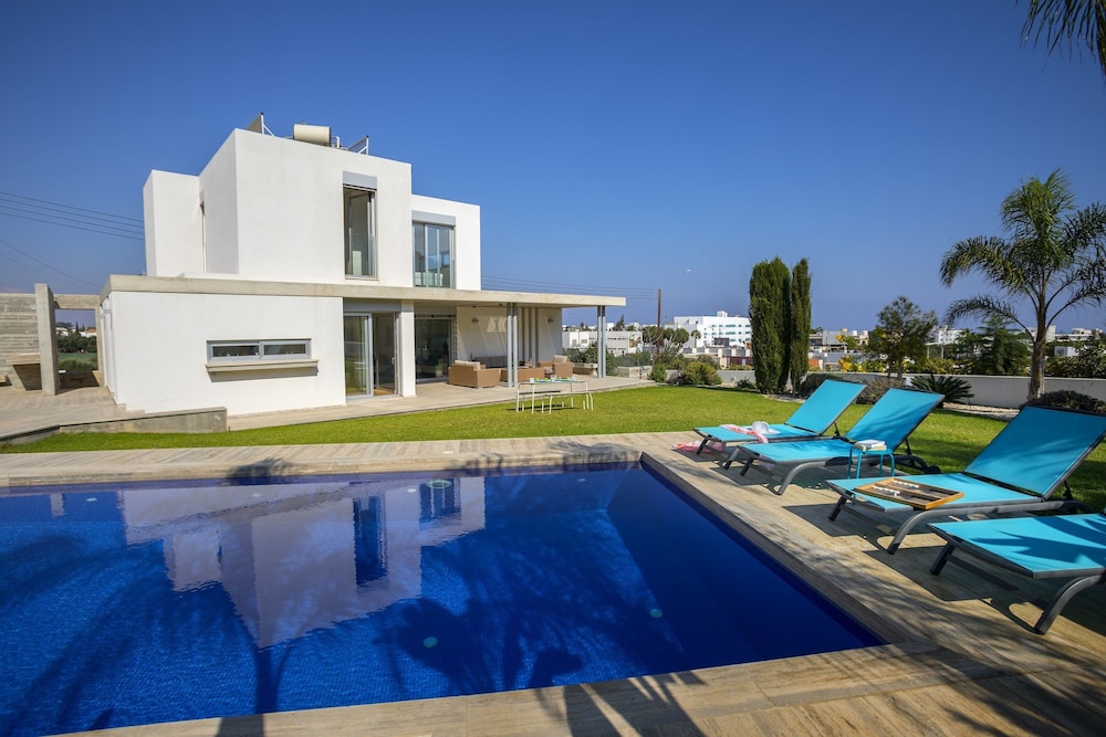 Protaras Villa Zen — 4-Star Luxury Hotel in Protaras, Cyprus