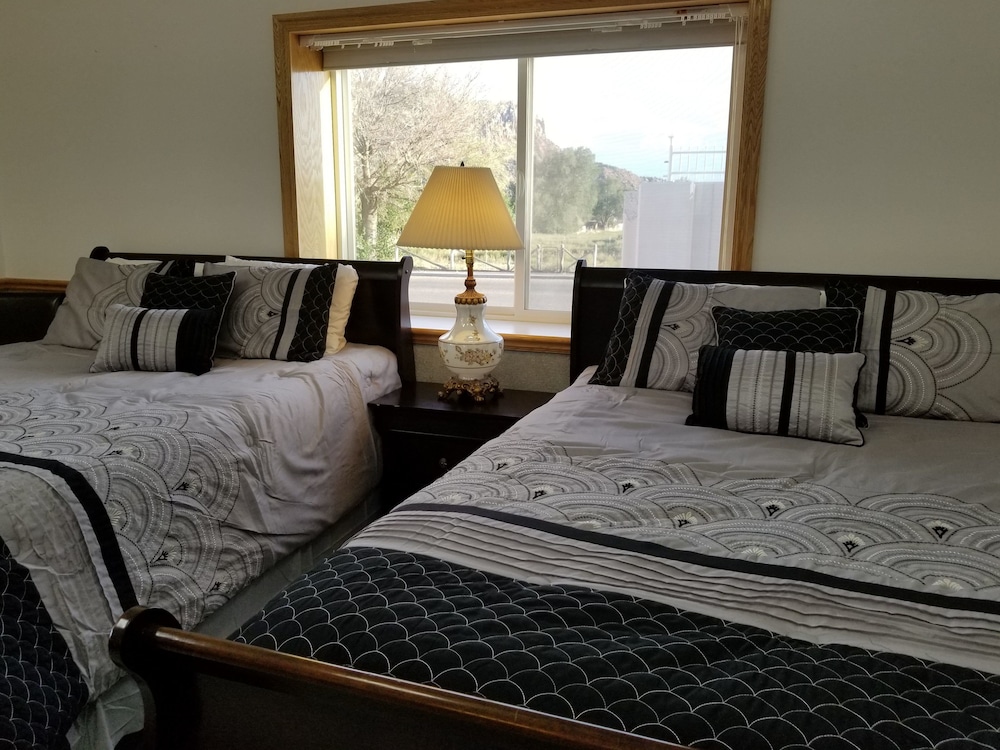 Zion's Most Wanted Hotel - photo 32