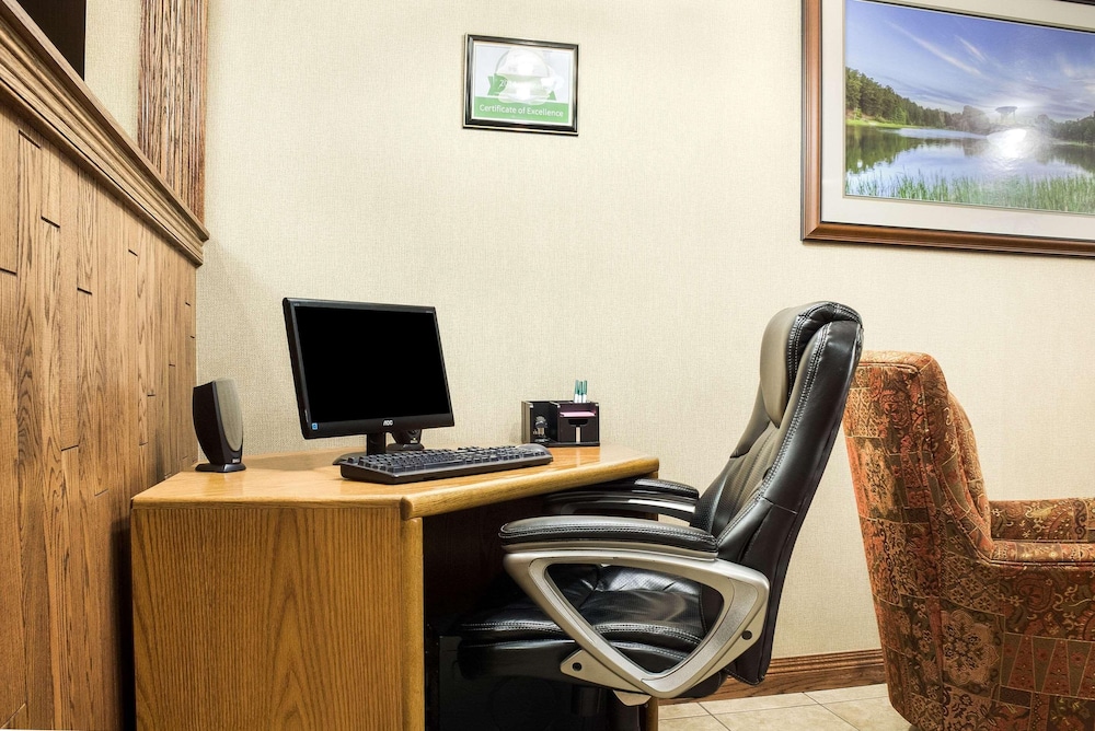 EverSpring Inn & Suites - photo 29