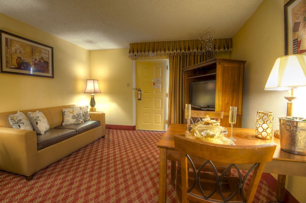 MCM Elegante Hotel and Suites - photo 7