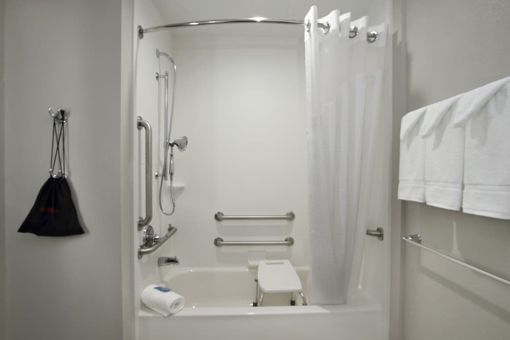 Holiday Inn Express & Suites Columbus North by IHG - photo 15
