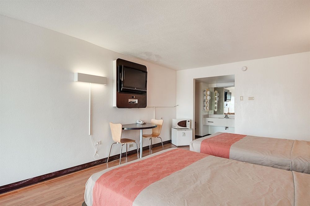 Motel 6 High Point - photo 18