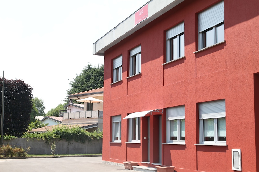 Residence Campo Rotondo — 4-Star Luxury Hotel in Tavernerio, Italy