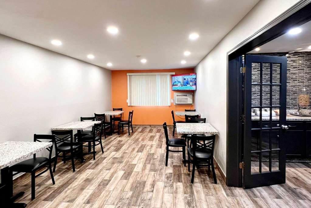 Super 8 by Wyndham Cedar Rapids - photo 15