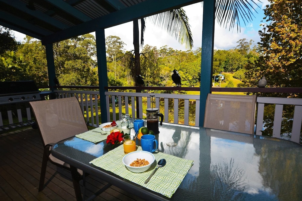 Montville Country Cabins — 4-Star Luxury Hotel in Montville, Australia