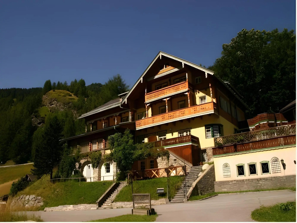 Hotel Kaiservilla - carbon neutral hotel in Heiligenblut