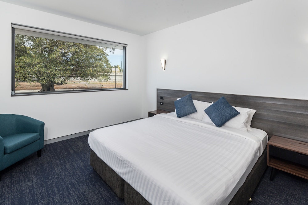 Thornton Executive Hotel — Maitland