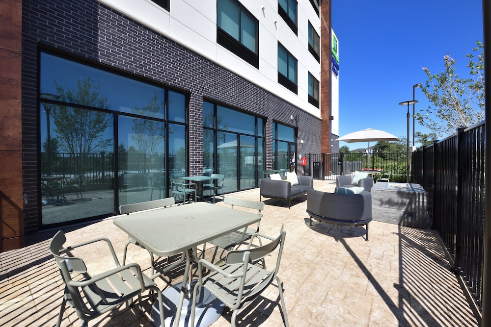 Holiday Inn Express & Suites Spring Woodlands Area by IHG - photo 23
