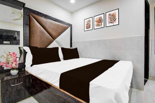 Collection O Birhana Road in Kanpur, India