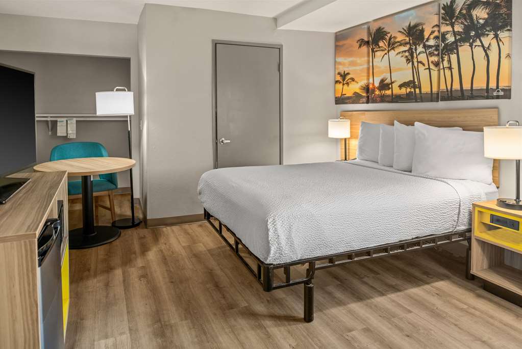 Days Inn & Suites by Wyndham Artesia - photo 28