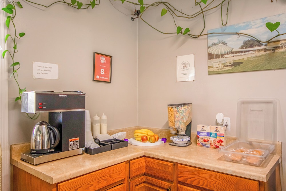 OYO Travelier Motel - photo 86