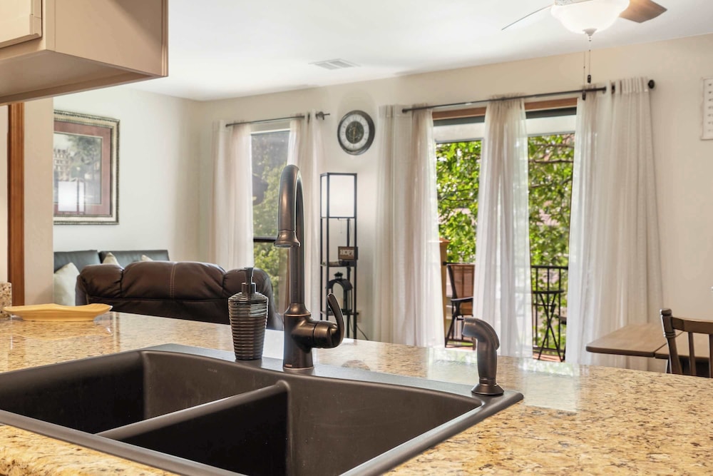 Banta House Retreat at the Pointe — 4-Star Luxury Hotel in Branson, United States