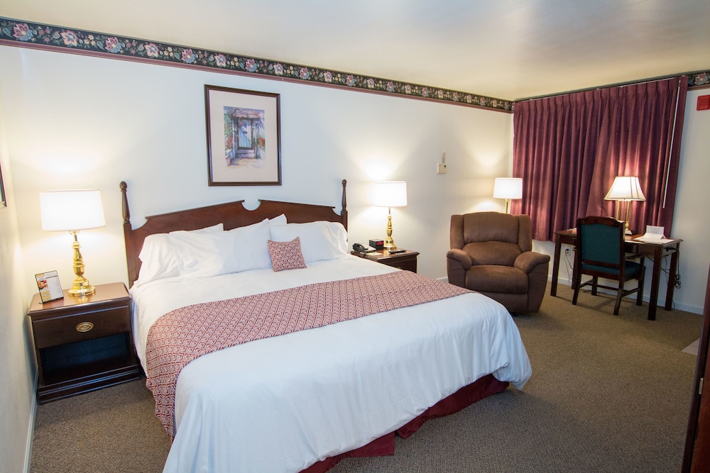 Chalet Motel Mequon - photo 7