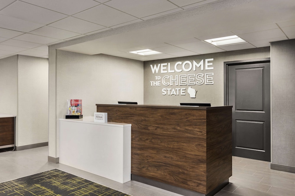 Hampton Inn Milwaukee Brookfield - photo 12