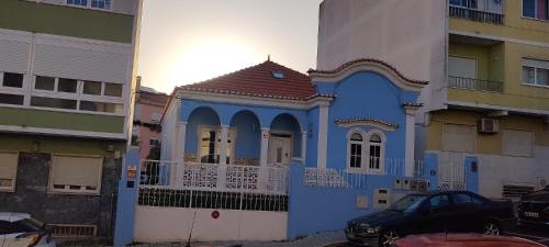Blue House Amadora City 21794953 — Amadora