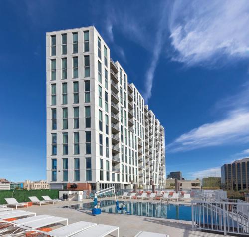 Explore Austin in 1BD condo with resort amenities in Austin, United States