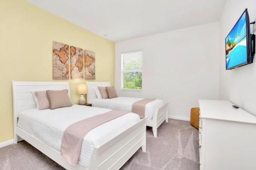 Upstay 9BR Disney Retreat w Pool BBQ & Hot Tub - photo 23
