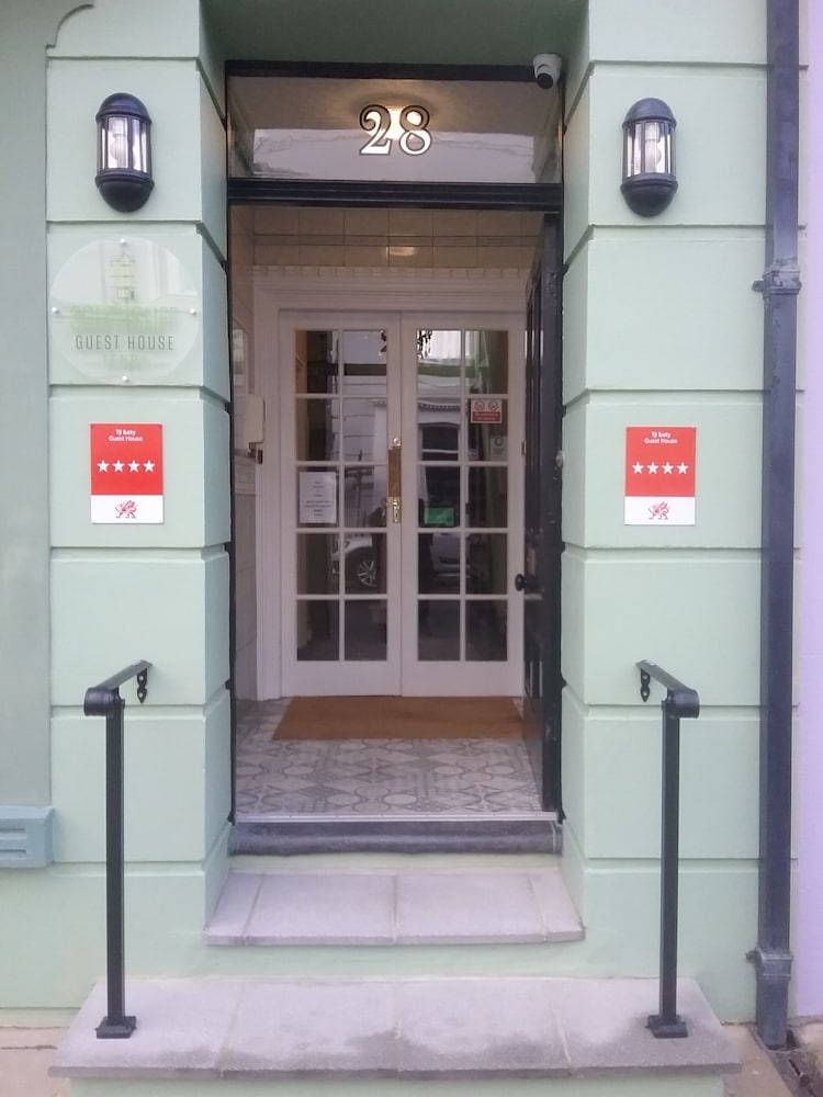 The Southcliff — 4-Star Luxury Hotel in Tenby, United Kingdom