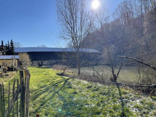 Ferienhaus Pure Jagst Traum Lage am Fluss mit Kaminzimmer und Infrarot Wärmekabine — hotel in Biberach