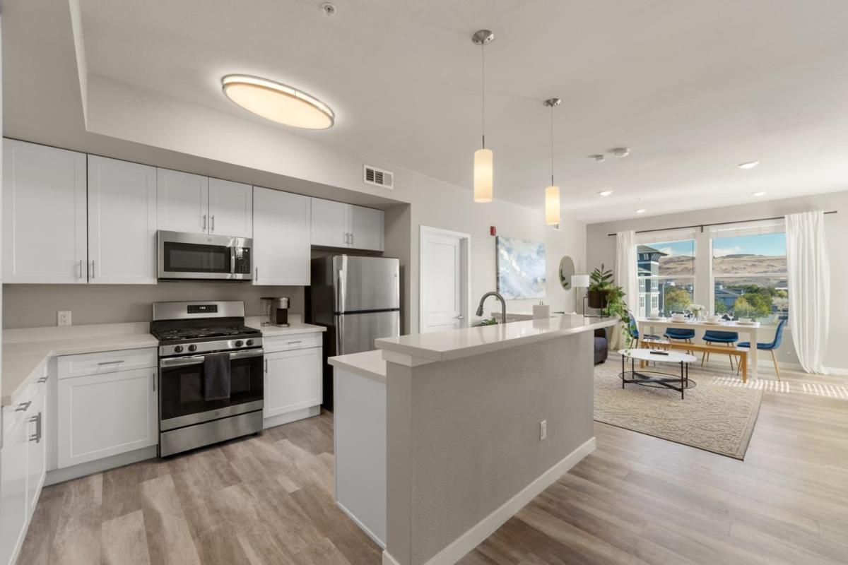 Chic Apt W Jacuzzi Pool Bbq & Mountain Views