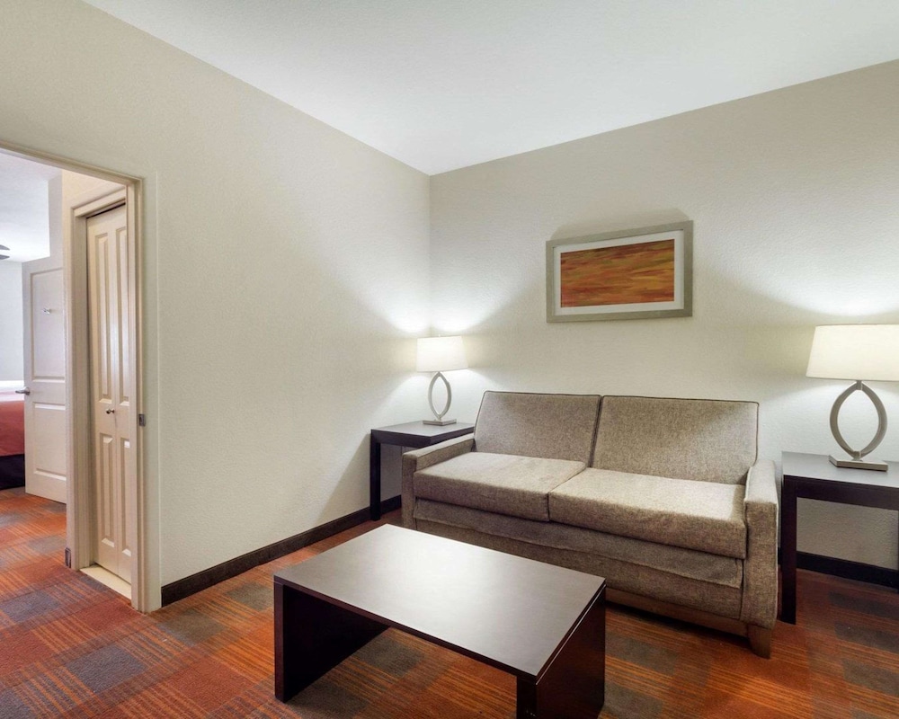 Garner Hotel Victoria East by IHG - photo 20