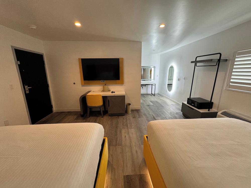 Hotel Rudra Hollywood - photo 5