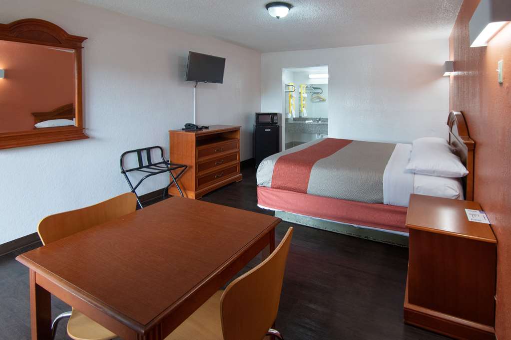 Motel 6 Montgomery AL Coliseum - photo 7