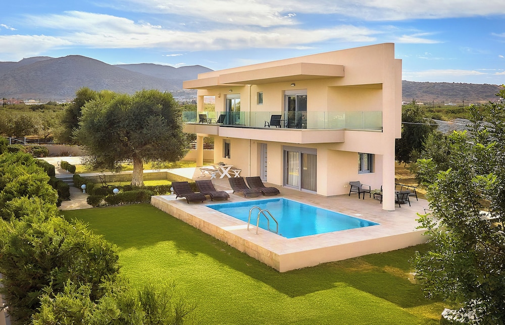 Villa Santa Barbara — 4-Star Luxury Hotel in Hersonissos, Greece
