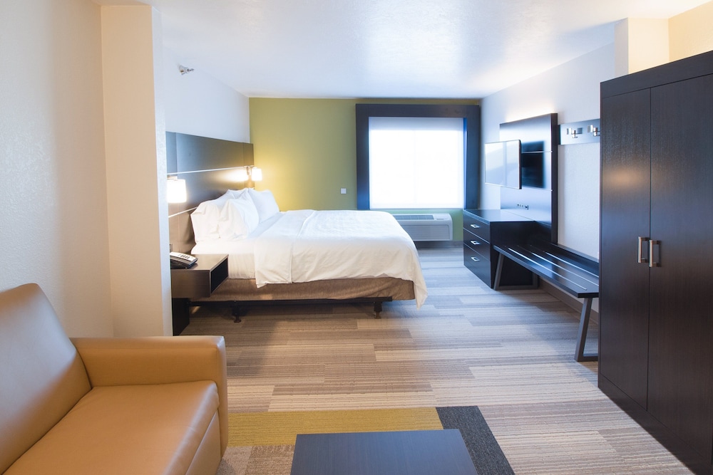 Holiday Inn Express & Suites Worthington by IHG - photo 19