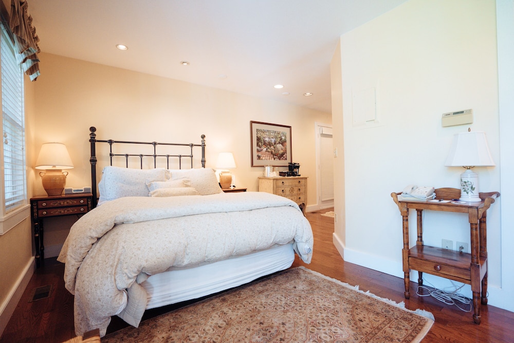 The Reluctant Panther Inn and Restaurant - photo 4