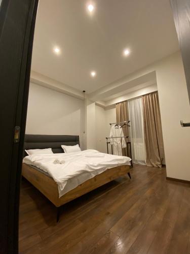 Apartment Sixteen