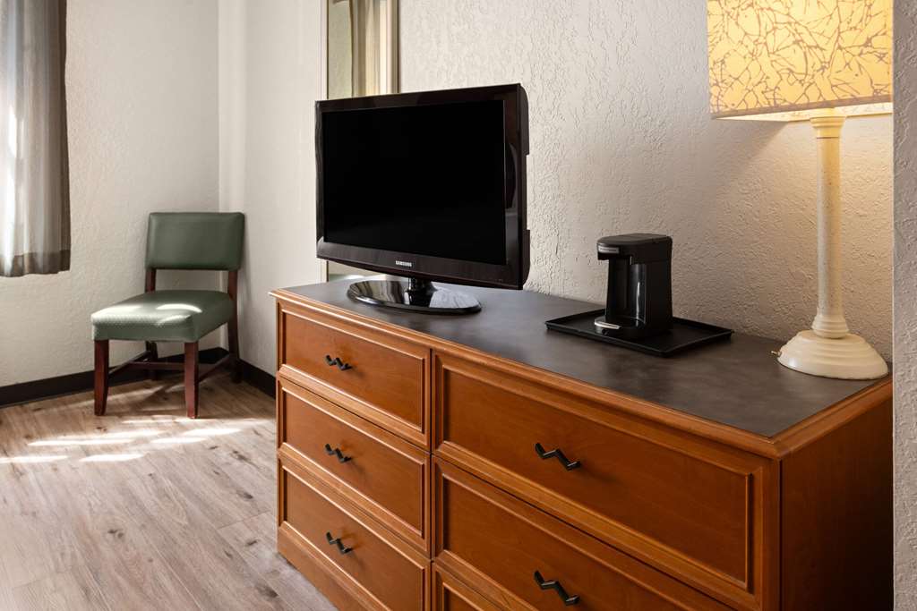 La Quinta Inn by Wyndham Pittsburgh Airport - photo 18
