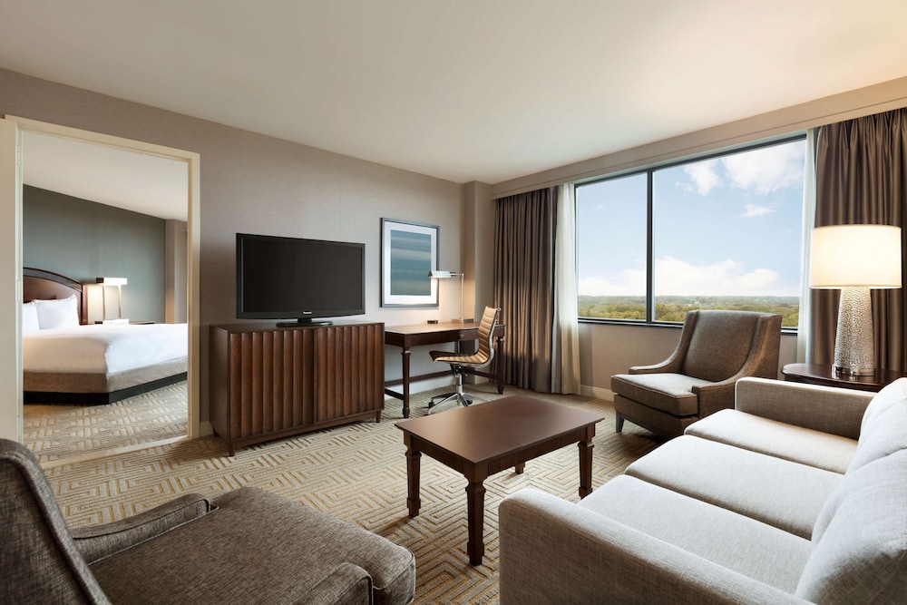 Hilton East Brunswick Hotel & Executive Meeting Center - photo 10