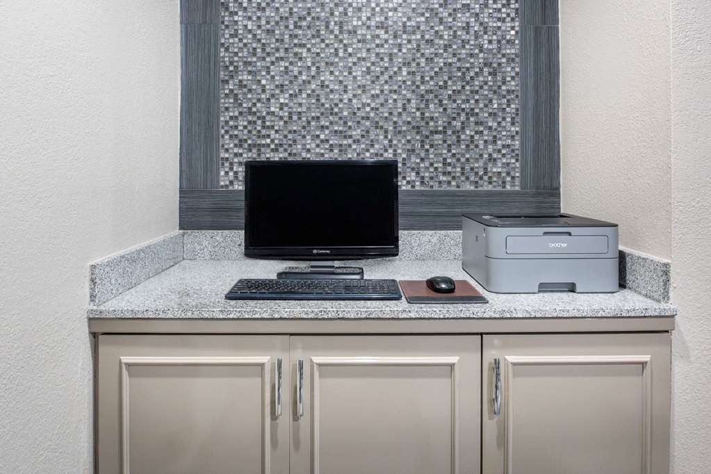 Days Inn by Wyndham Carthage - photo 22