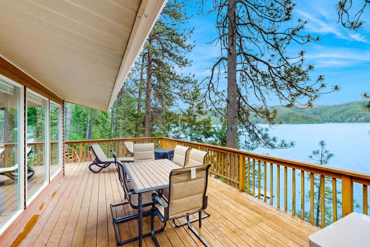 Lakefront Paradise With Private Dock — Spokane