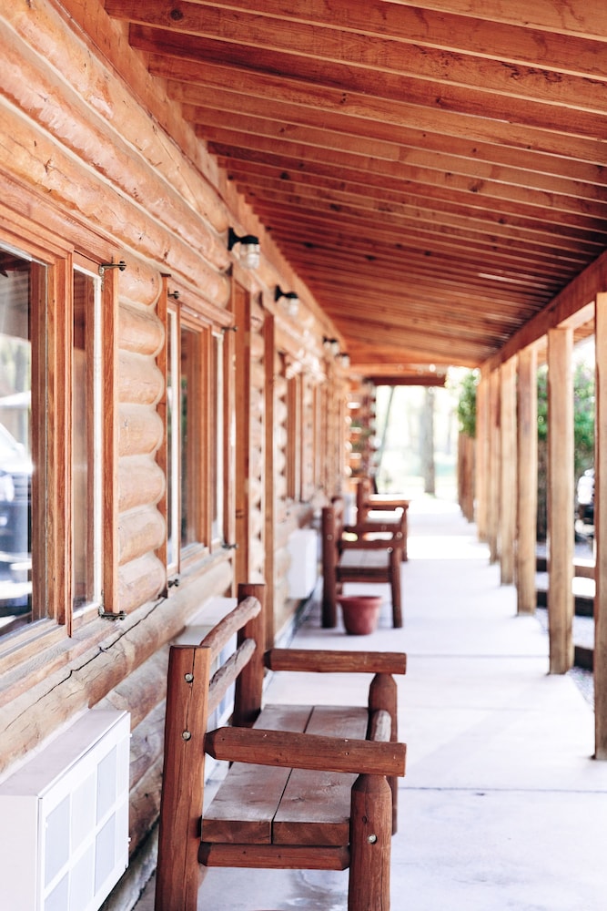 The Longhorn Ranch Lodge and RV Resort - carbon neutral hotel in Dubois