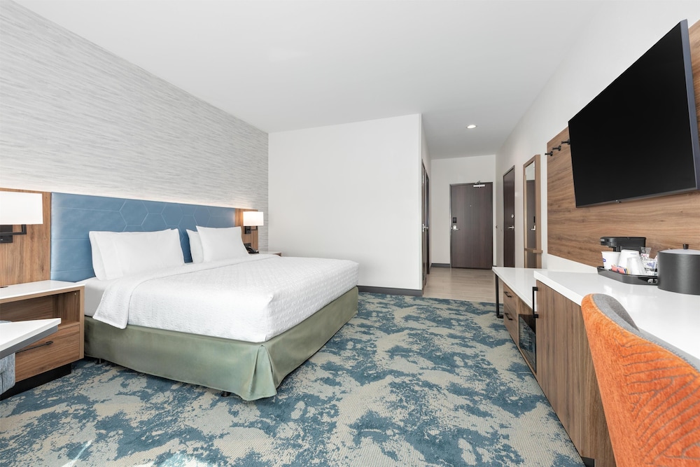 Hampton Inn & Suites by Hilton Irving Hwy 183 - photo 12