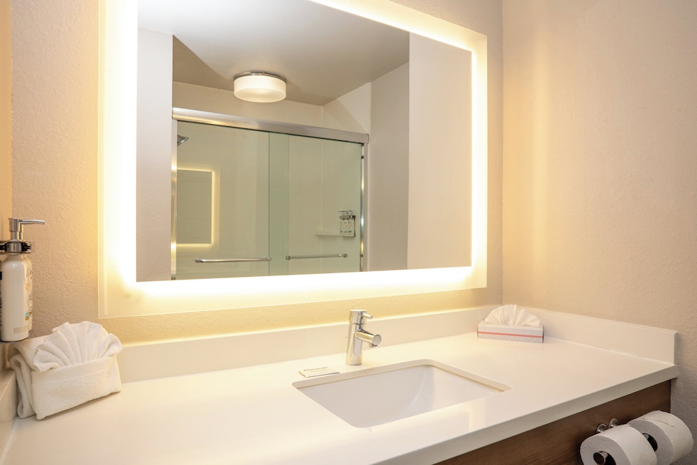 Holiday Inn Express Hotel & Suites Hesperia by IHG - photo 24